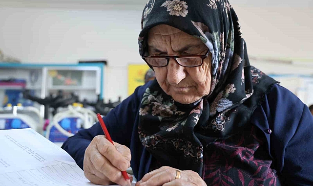 Kozan'da Torun Sahibi Nineler Okuma Yazma Öğrenmek İçin Kurslara Koştu!