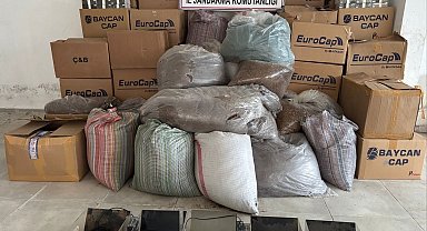 Kuşadası'nda Dev Kaçak Sigara Operasyonu: 3 Ton Tütün Ele Geçirildi