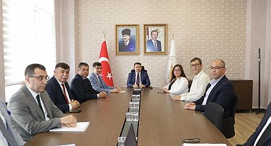 Kütahya'da Sahipsiz Hayvanlar İçin Önemli Toplantı: Vali Işın Başkanlığında Yeni Dönem Planları Ele Alındı