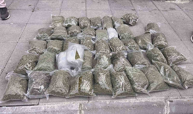 Mersin&#039;de Yün Torbalarında 23 Kilo Uyuşturucu Ele Geçirildi: 3 Tutuklama