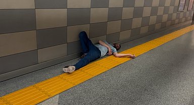 Metro Alt Geçidinde Uyuyan Alkollü Şahıs Kamerada: "Bırakın Yatayım!"