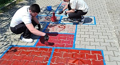 Miniklerin hayalindeki oyun alanlarını oluşturdular