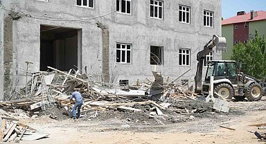 Muş'ta Okul İnşaatında Sundurma Çöktü: 2 İşçi Yaralı