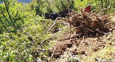 Nallıhan'da İtfaiye Aracı Uçuruma Yuvarlandı: Maddi Hasar Var