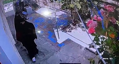 Nevşehir'de Kadın Kılığındaki Hırsızlar Kamerada: 45 Bin Lira Çaldılar