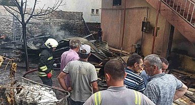 Otları temizlemek için yaktığı ateş, komşusunun evini yaktı