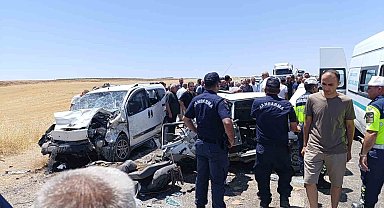 Otomobil ile hafif ticari araç çarpıştı: 4 ölü, 1 yaralı