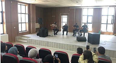 Patnos'ta YKS Öğrencilerine Moral Desteği: Sınav Öncesi Müzik Ziyafeti