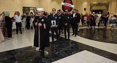 Rize'de Düğüne Damga Vuran Sürpriz: "Acı Kaybımız" Çelenkli Temsili Cenaze Töreni!