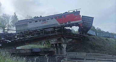 Rusya'da köprü, yolcu dolu trenin üzerine çöktü: 7 ölü