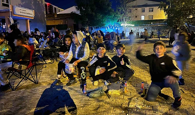 Sarıkamış&#039;ta öğrenciler açık hava sinemasında buluştu