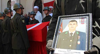 Şırnak'ta hayatını kaybeden astsubay İzmir'de son yolculuğuna uğurlandı