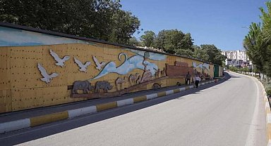 Şırnak'ta Tahrip Edilen Dikey Bahçe Yeniden Yapılıyor