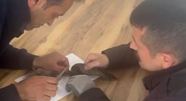 Sivas'ta Çatıya Takılan Kuş İtfaiye Tarafından Kurtarıldı!