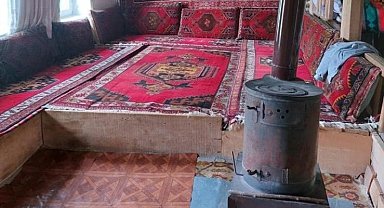 Sivas'ta Ev Duvarını Delen Hırsız Yakalandı: El Dokuması Halılar Çalındı
