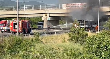 TEM Otoyolu'nda Yolcu Otobüsü Küle Döndü, Trafik Durdu