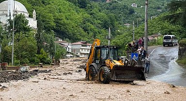 Trabzon'da şiddetli yağışlar sonrasında kaybolan yaşlı şahsı bulmak için çalışma başlatıldı