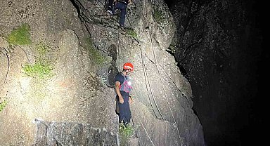 Tunceli'de Pilvenk Şelalesi'nde Mahsur Kalan Genç Kurtarıldı!