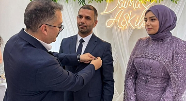 Vali Turan, Genç Çiftin Nişan Yüzüklerini Takarak Mutluluklarına Ortak Oldu