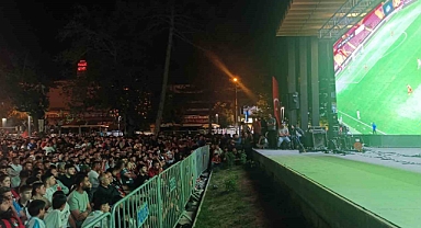 Vanspor FK taraftarları final coşkusunu dev ekranda yaşıyor