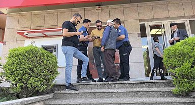 Yaşlı adamın 100 bin lirasını polis ekipleri kurtardı