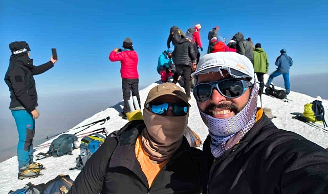 Ağrı Dağı, Uluslararası Dağcıları Zirvesinde Ağırladı: Unutulmaz Anlar Yaşandı!