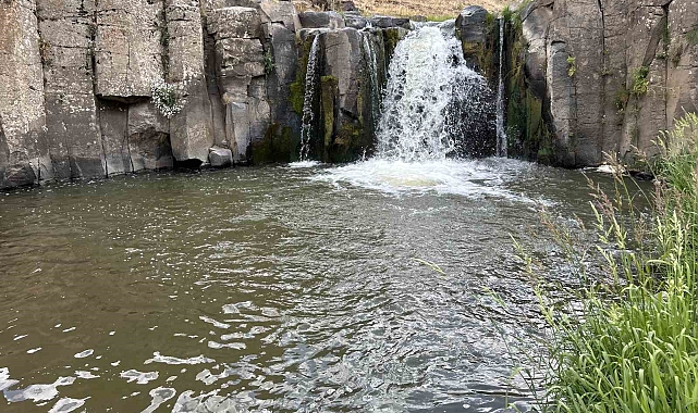 Ağrı&#039;daki Yıldızlı Şelalesi, Yaz Aylarında Doğa Severlerin Gözdesi Oldu