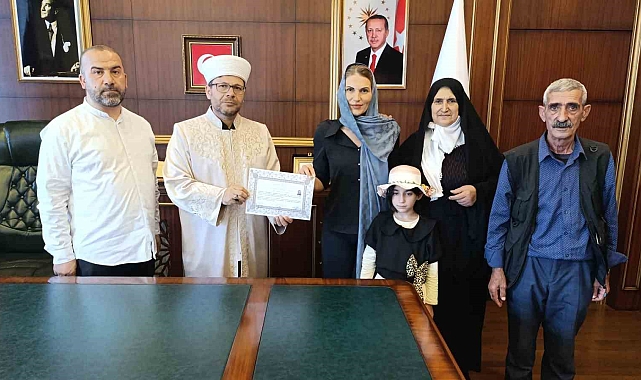 Alman Gergana Schirmer Bingöl&#039;de Müslüman Oldu, &#039;Hatice&#039; Adını Aldı