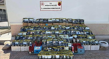 Antalya'da Kaçak Tütün Operasyonu: 3 Ton Tütün ve 100 Bin Makaron Ele Geçirildi