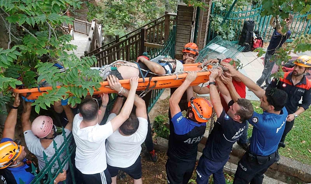 Antalya&#039;da Kadınyarı&#039;ndan Düşen Genç 1 Saatte Kurtarıldı