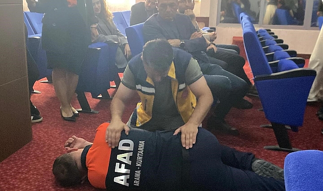 Ardahan Valilik Personeline Yangın ve İlk Yardım Eğitimi