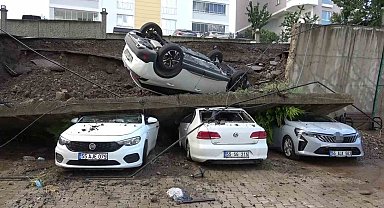 Atakum'da Sağanak Sonrası İstinat Duvarı Çöktü: 4 Araç Kullanılamaz Halde