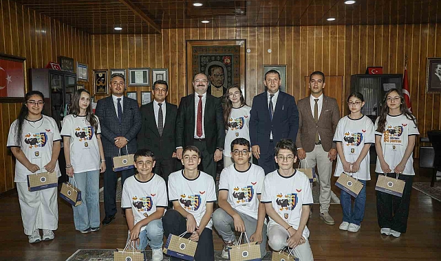 Atatürk Üniversitesi Vakıf Okulları LGS&#039;de Zirvede: Zehra Beril Uyanık Türkiye Birincisi!