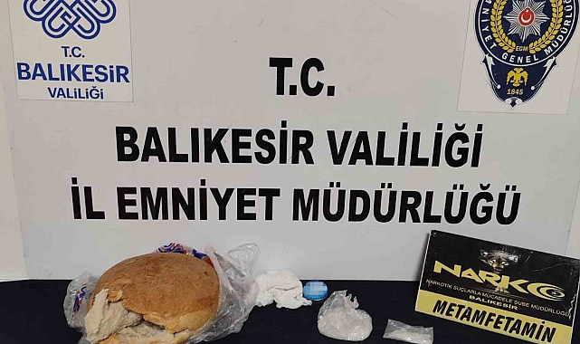 Balıkesir&#039;de Narkotik Köpeği Dangal, Ekmeğe Gizlenmiş Uyuşturucuyu Buldu