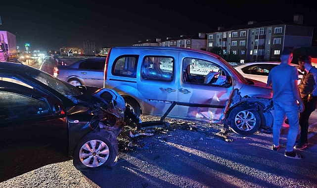 Bitlis&#039;te Trafik Kazası: 6&#039;sı Çocuk 14 Yaralı