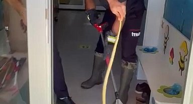 Burdur'da Ayakkabılıkta Yılan Paniği: İtfaiye Ekipleri Kurtardı