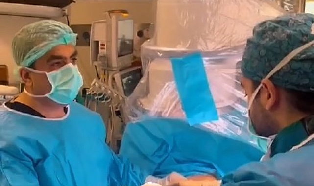 Bursa&#039;da 2 Yaşındaki Bebeğin Böbreğindeki 2 Santimetrelik Taş Kapalı Yöntemle Alındı