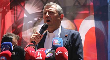 CHP Lideri Özel'den İzmir'de Sert Mesajlar: "Tunç Soyer'i de Kardeşimi de Satmam!"