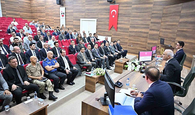 Diyarbakır&#039;da 300 Milyar Liralık Dev Kamu Yatırımları Masaya Yatırıldı