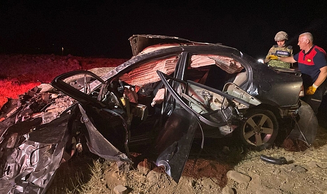 Elazığ&#039;da Korkunç Kaza: Otomobil Şarampole Devrildi, 2 Ölü, 3 Ağır Yaralı