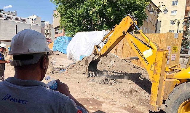 Erzurum&#039;da İnşaat Kazısında Doğalgaz Borusu Delindi: Büyük Panik Yaşandı!