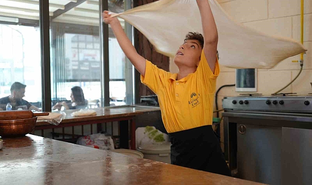 Gaziantep&#039;in En Küçük Katmer Ustası: 9 Yaşındaki Ertuğrul Yılmaz, Osimhen&#039;e Katmer Yapmayı Hayal Ediyor!