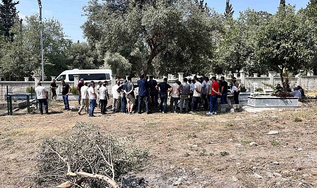 Hatay&#039;da Babası Tarafından Bıçaklanan Genç Son Yolculuğuna Uğurlandı