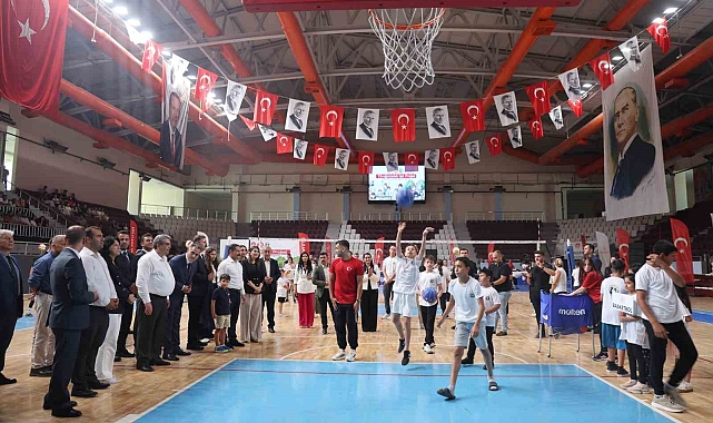 Hatay&#039;da Depremzede Çocuklara Umut Olan &#039;Yüreğimizdeki Işık&#039; Projesiyle Yaz Kursları Başladı