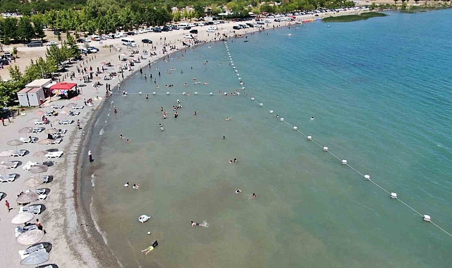 Hazar Gölü&#039;nde Yüzerken Kalp Krizi Geçiren Adam Hayatını Kaybetti