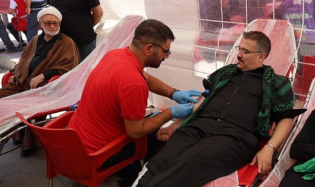 Iğdır Valisi Ercan Turan'dan Aşura Günü Kan Bağışı: 