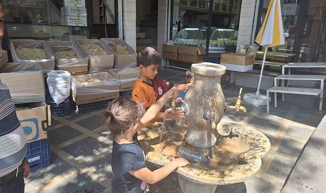 Kahramanmaraş&#039;ta Termometreler 46 Dereceyi Gördü: Vatandaşlar Serinlemek İçin Çare Arıyor