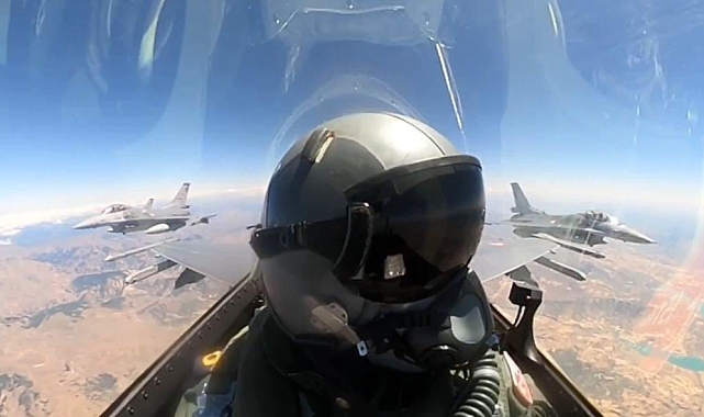 Milli Savunma Bakanlığı&#039;ndan Erzurum Kongresi&#039;nin 106. Yıl Dönümüne Özel F-16 Selamlama Uçuşu!
