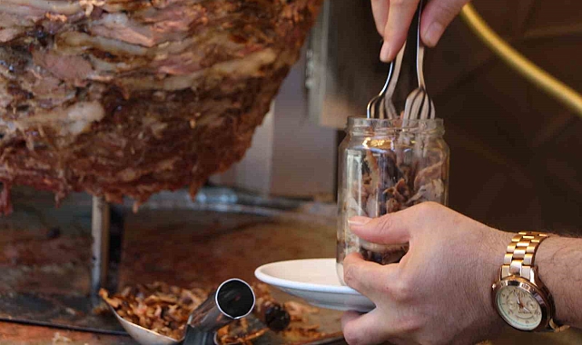 Rize&#039;den Türkiye&#039;ye Kavanozlarla Kuzu Döner Lezzeti: Eyüp Teke&#039;den Geleneksel Damaklara Modern Çözüm