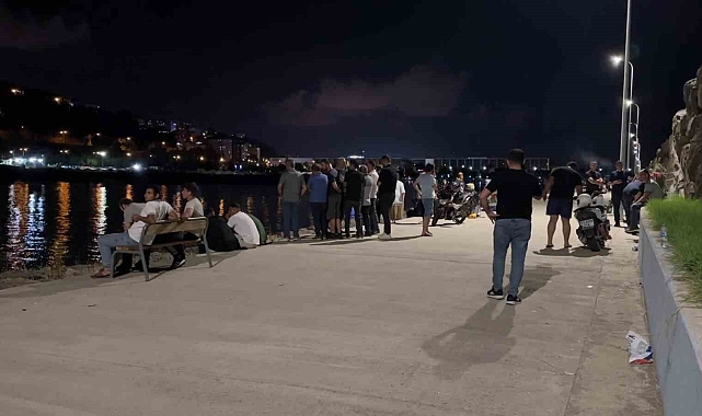 Samsun&#039;da Denizde Kaybolan Samet Gebesoy İçin Gece Boyunca Arama Çalışmaları Sürüyor